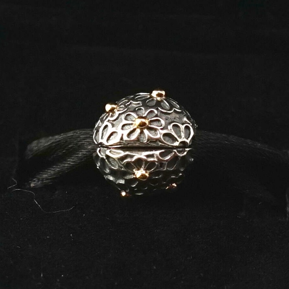 PANDORA Lazy Daisy Clip Charm 791014 - Picture 1 of 3